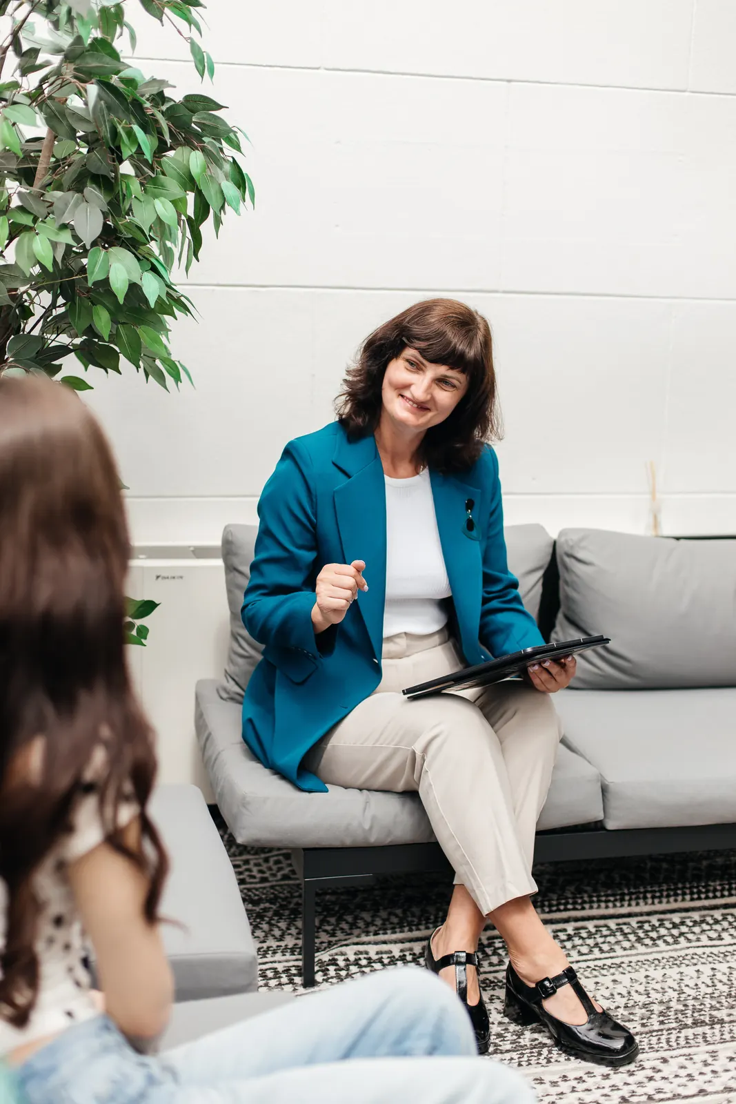Larysa Brovchuk talking a client through their accounts